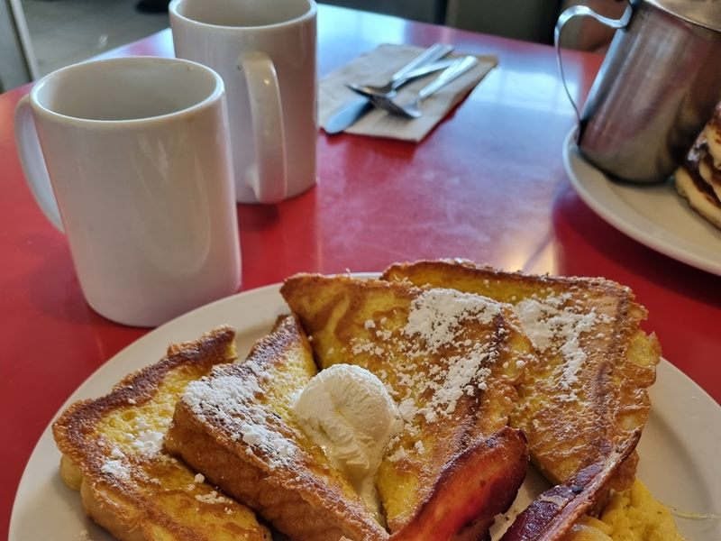 Nelda's Diner food